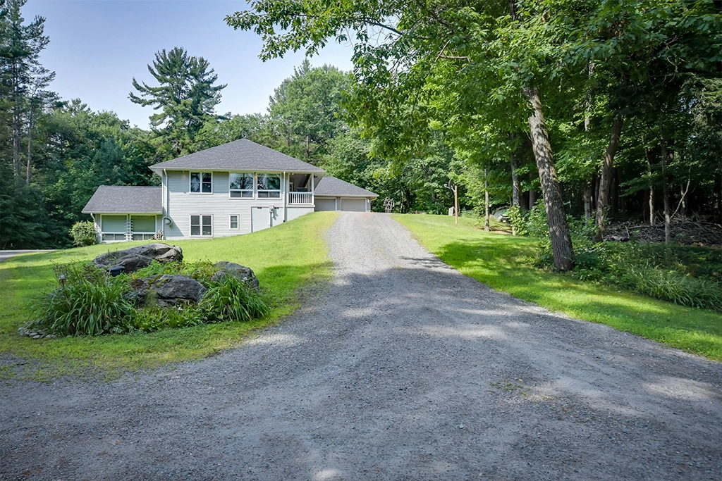 Golden Beach Road Bracebridge